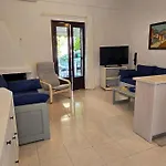 Nyaraló Avra Corner *